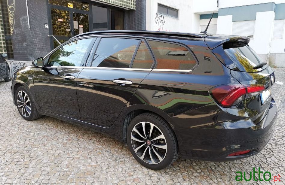 2017' Fiat Tipo Station Wagon photo #1