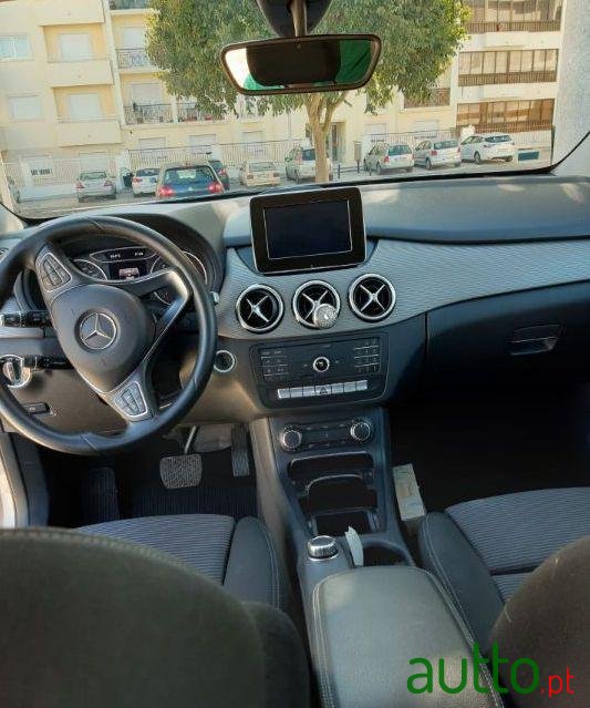 2016' Mercedes-Benz B-180 Style photo #1
