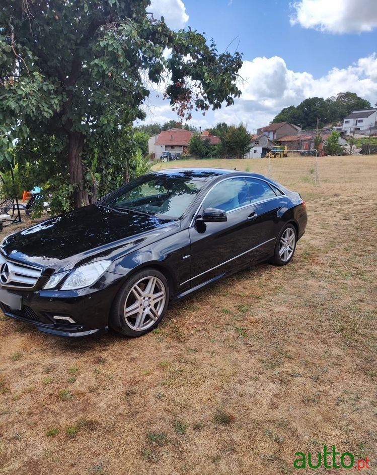 2010' Mercedes-Benz Classe E photo #2