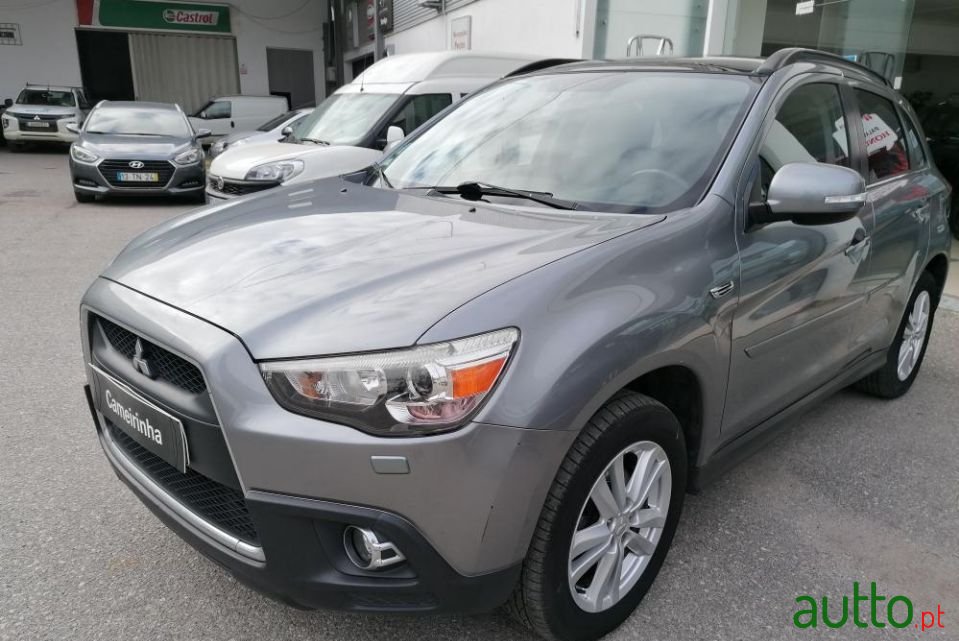 2013' Mitsubishi ASX photo #2