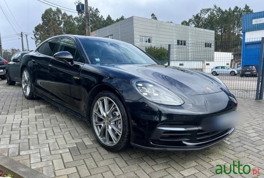 2019' Porsche Panamera 4 E-Hybrid photo #4