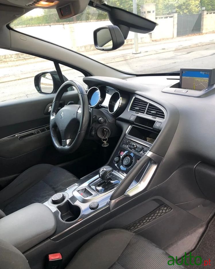 2013' Peugeot 3008 2.0 Hdi Hybrid4 photo #5