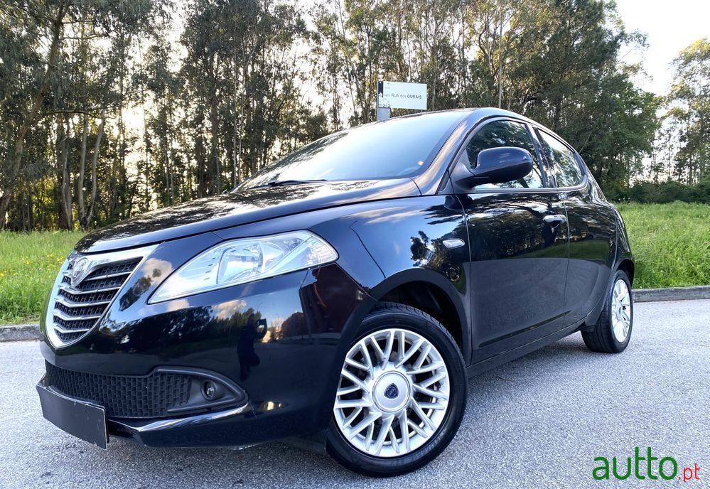 2013' Lancia Ypsilon 1.2 S&S Fashion photo #1