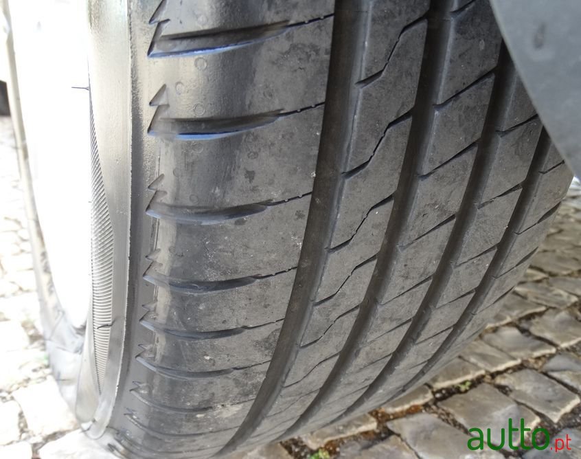 2015' SEAT Leon photo #5