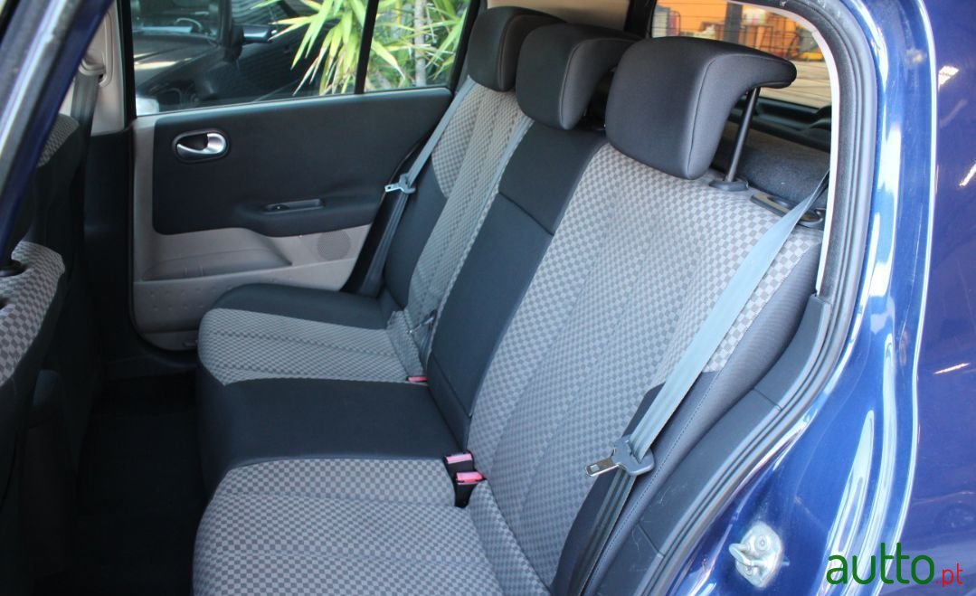 2005' Renault Megane photo #4