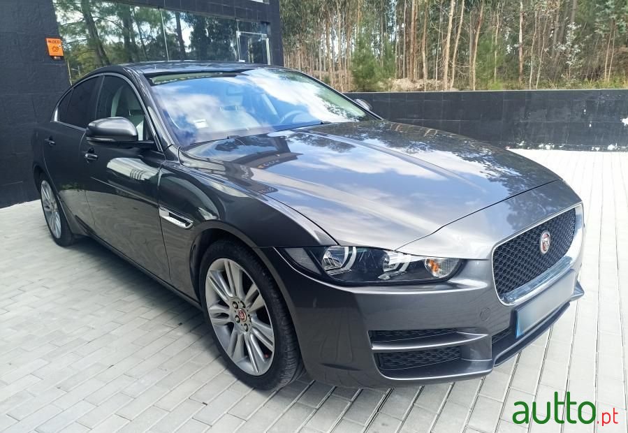 2015' Jaguar XE photo #6
