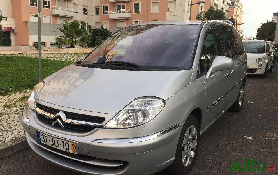 2010' Citroen C8 photo #1