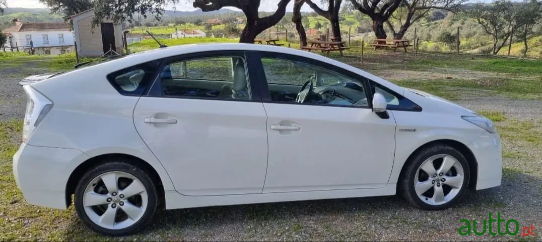 2010' Toyota Prius photo #3