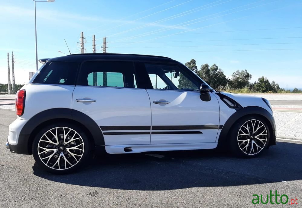 2015' MINI Countryman Cooper Sd photo #2