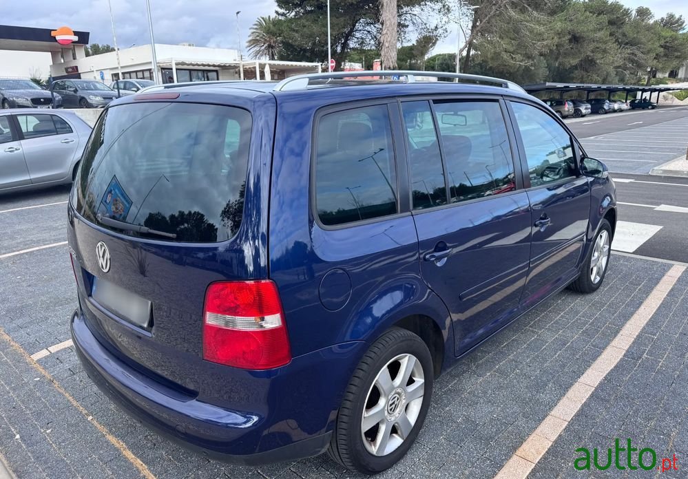 2004' Volkswagen Touran 2.0 Tdi Highline 7L photo #5