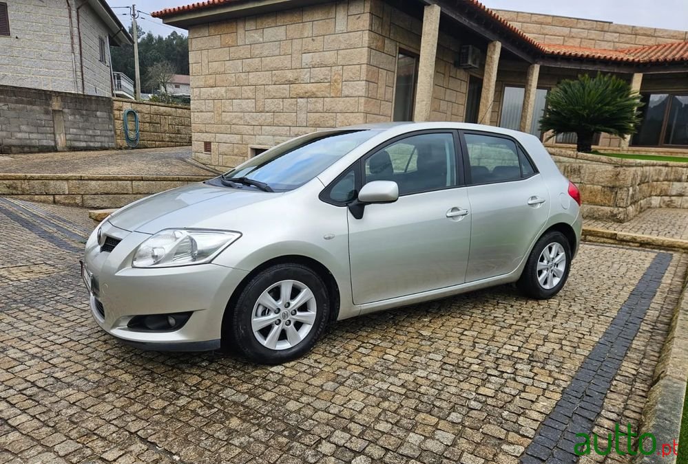 2009' Toyota Auris 1.4 D-4D Active photo #3