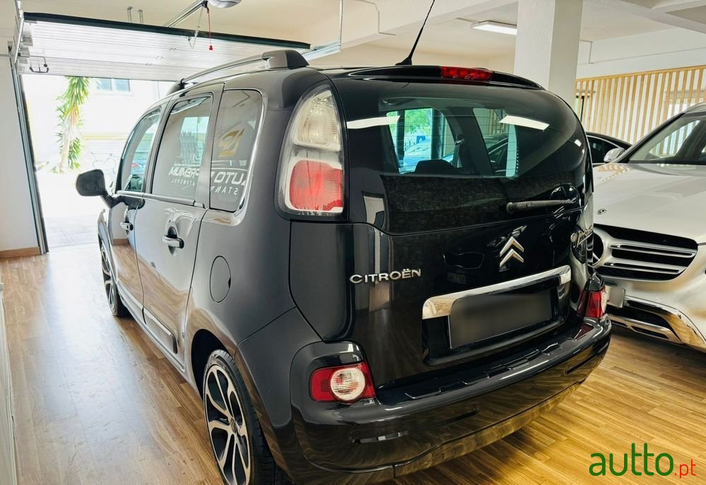 2010' Citroen C3 Picasso photo #6