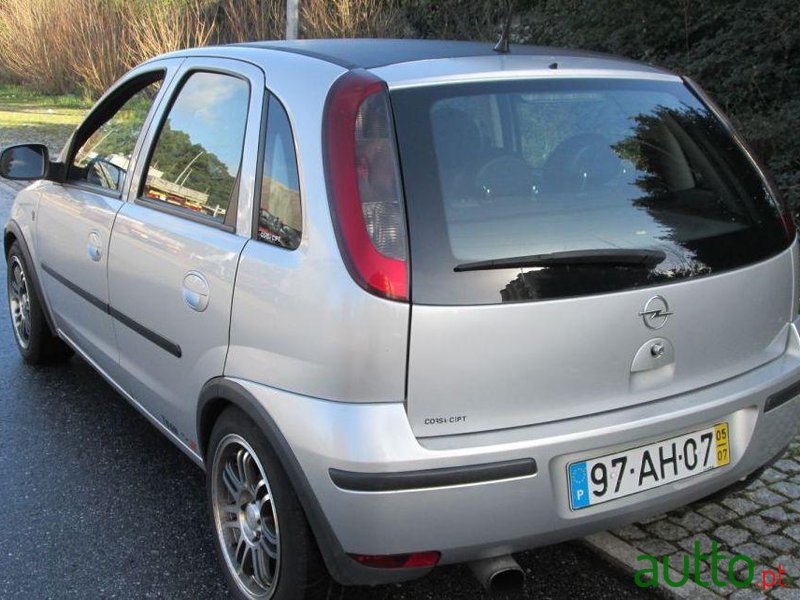 2005' Opel Corsa 1.2 Twinport Silver photo #2