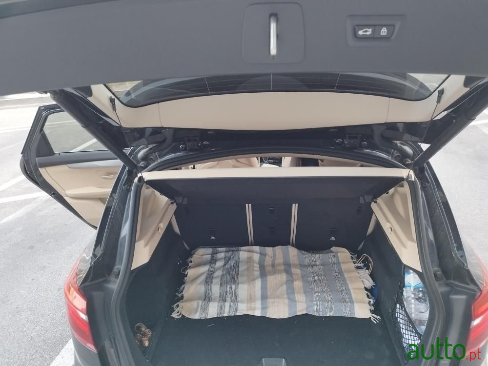 2015' BMW 216 Active Tourer photo #6