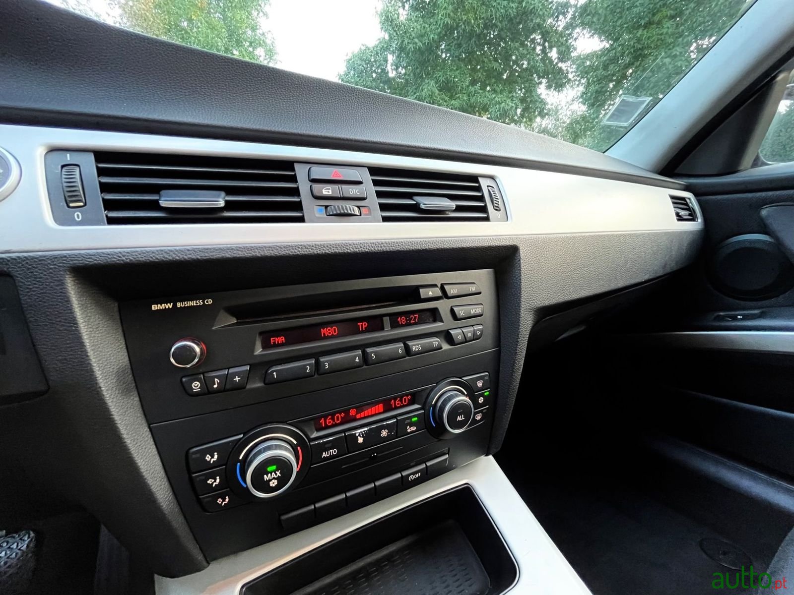 2010' BMW 320 photo #4