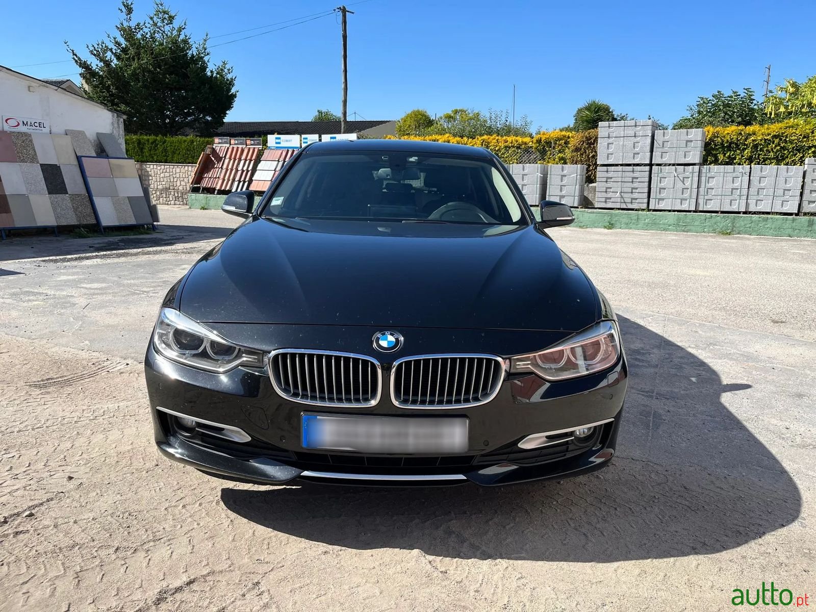 2014' BMW 318 photo #1