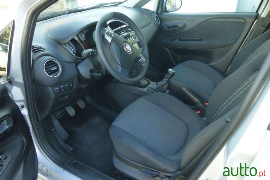 2016' Fiat Punto photo #2