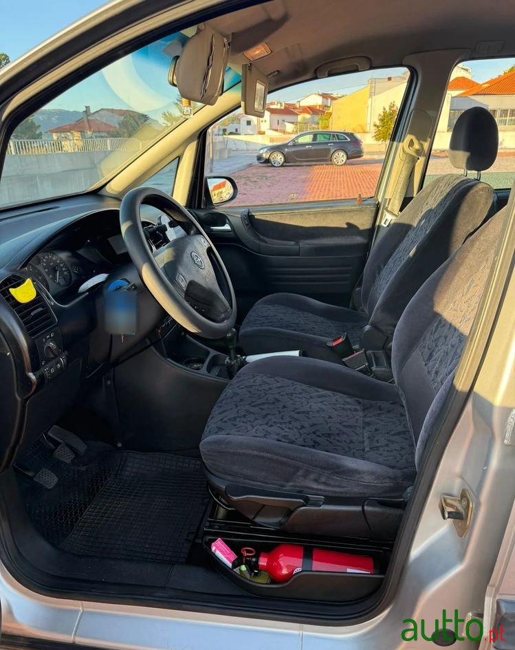 2000' Opel Zafira photo #4
