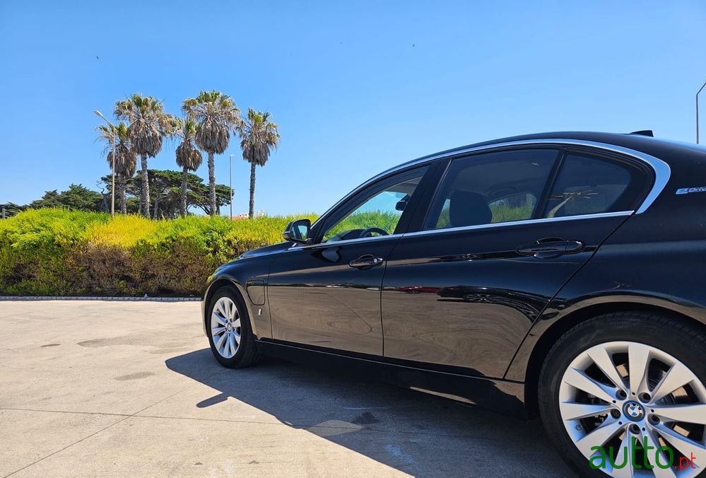 2017' BMW 330 photo #4