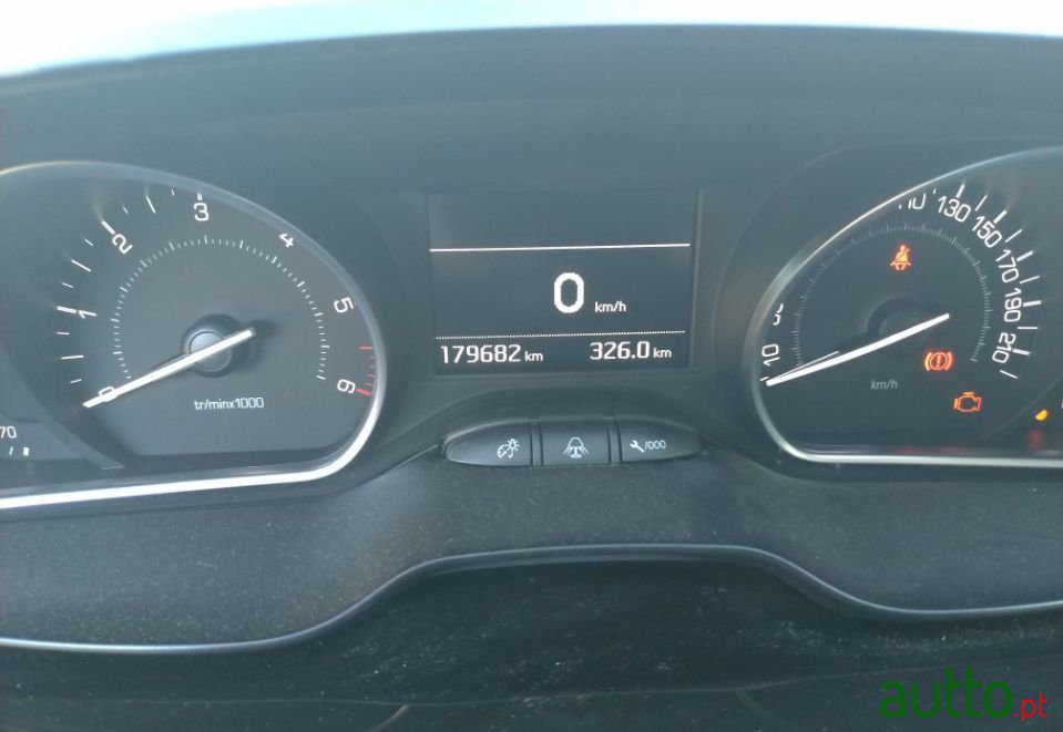 2013' Peugeot 208 photo #5