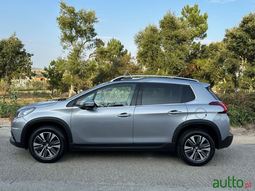 2019' Peugeot 2008 photo #2