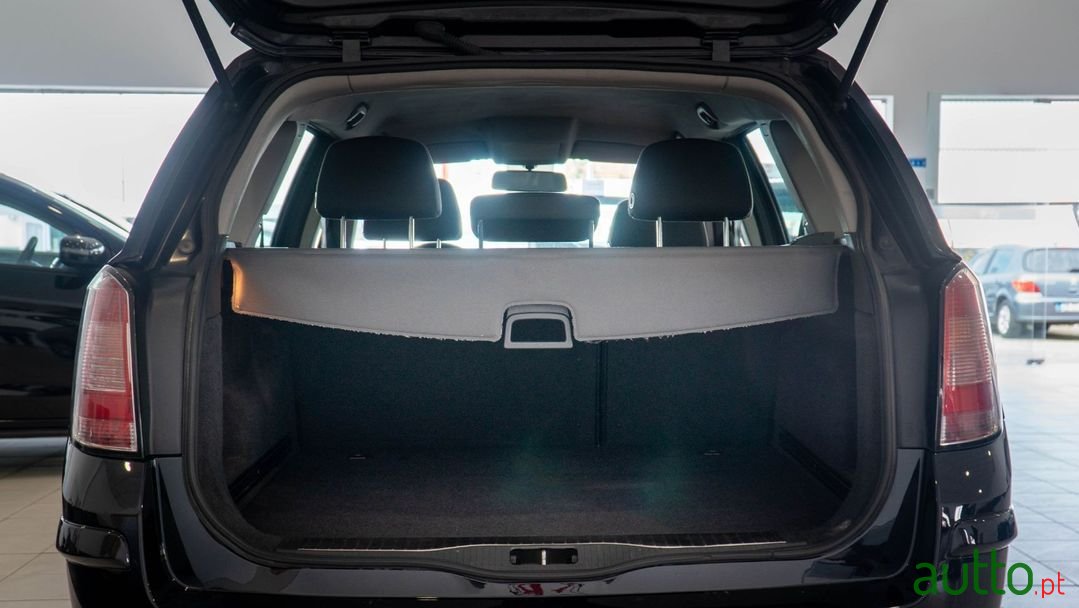 2009' Opel Astra Caravan photo #6