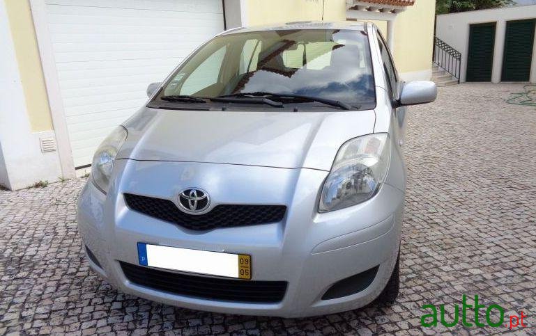 2009' Toyota Yaris photo #1