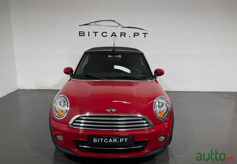 2011' MINI Cabrio photo #2