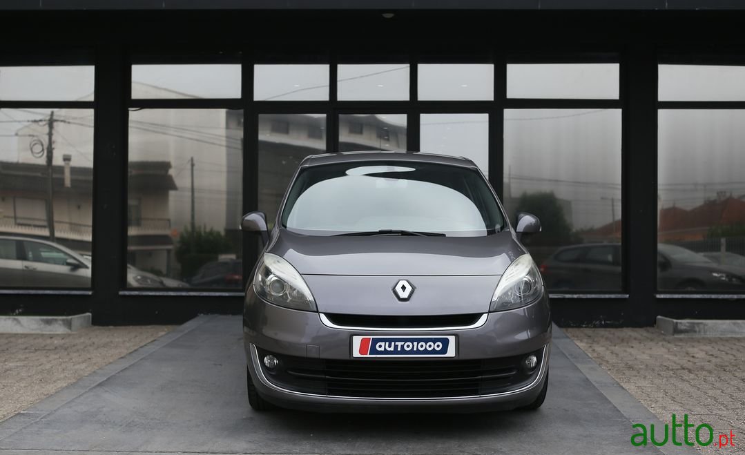 2013' Renault Grand Scenic photo #2