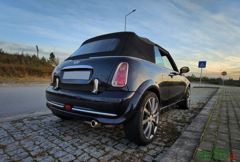 2007' MINI Cabrio photo #5