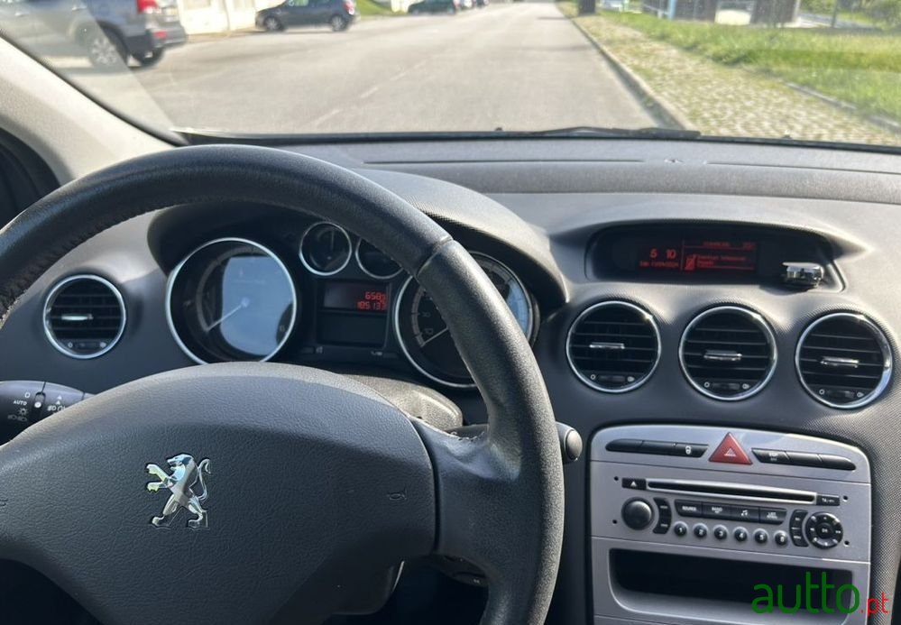 2011' Peugeot 308 photo #5