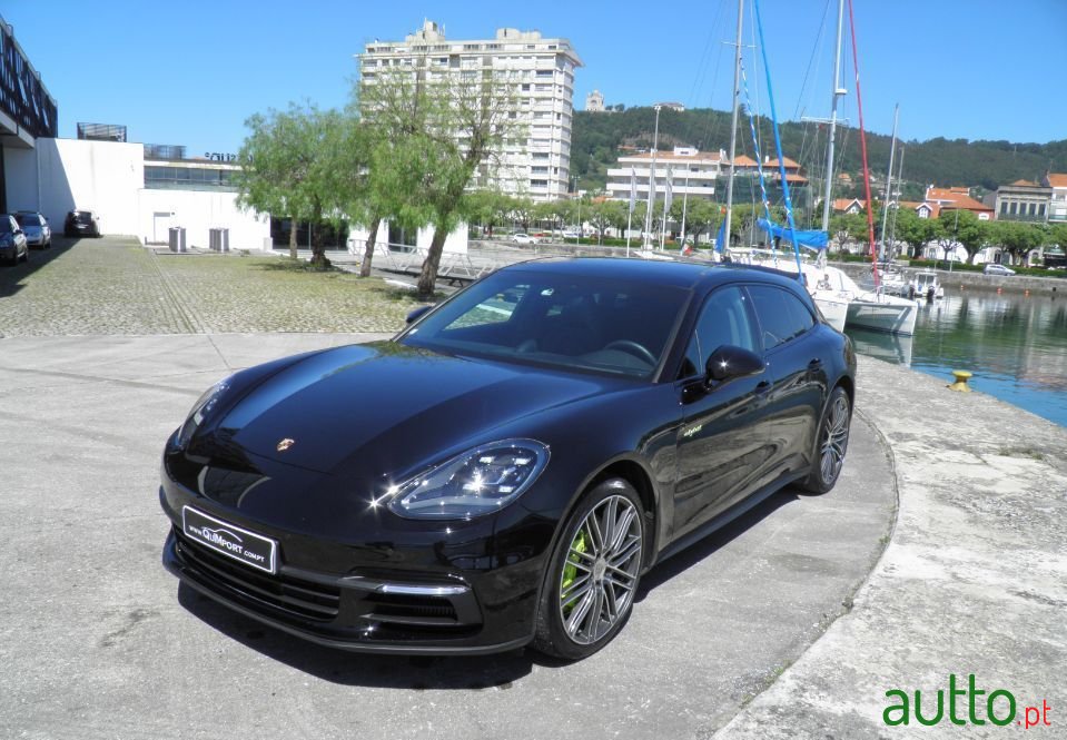 2017' Porsche Panamera photo #2