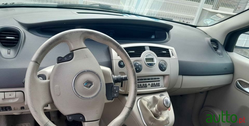 2008' Renault Grand Scenic photo #6
