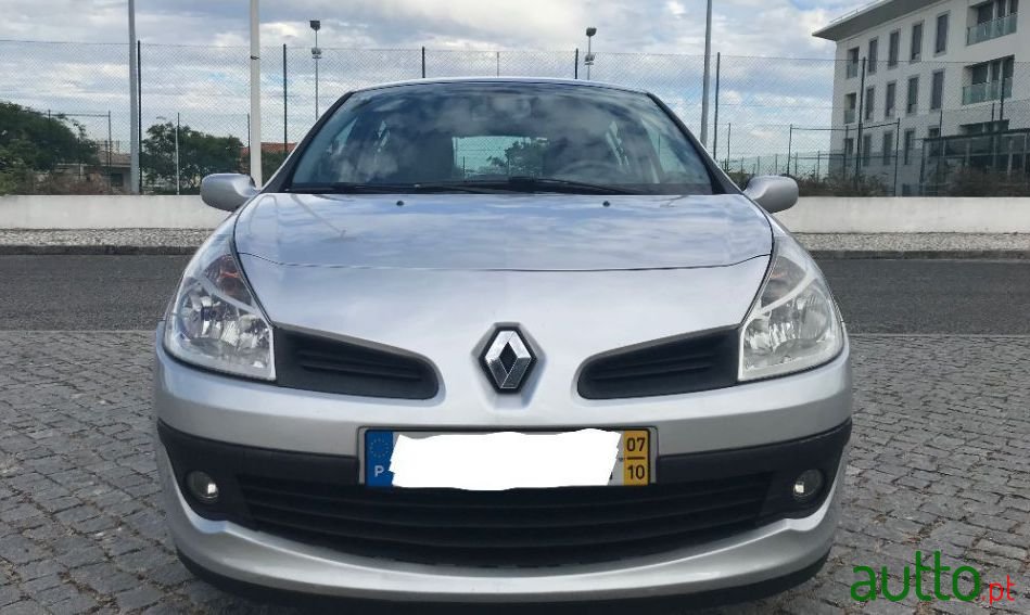 2007' Renault Clio photo #2