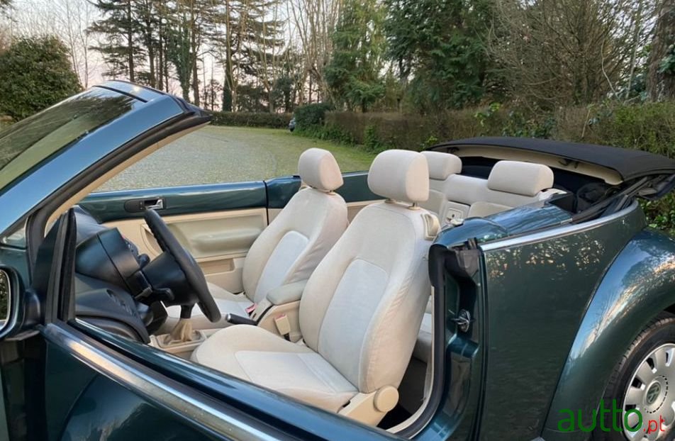 2005' Volkswagen New Beetle Nacional photo #2