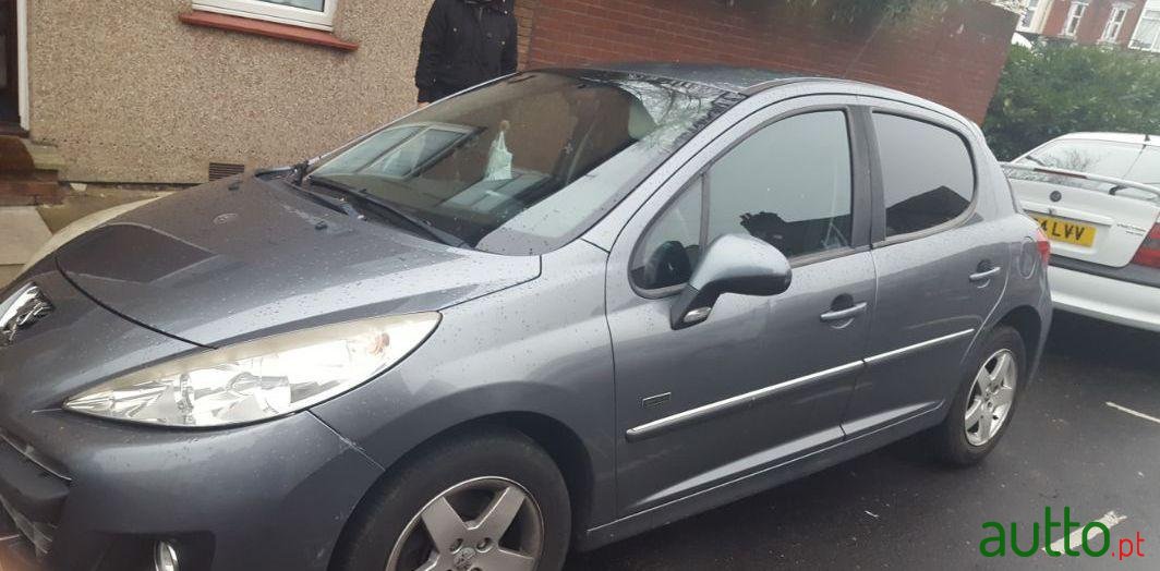 2010' Peugeot 207 photo #2