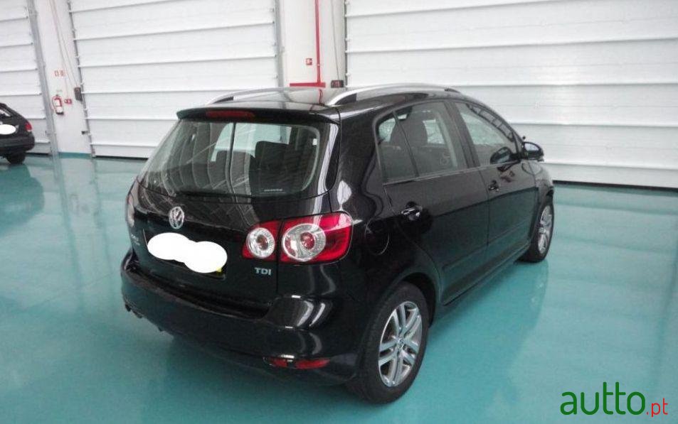 2010' Volkswagen Golf Plus photo #1