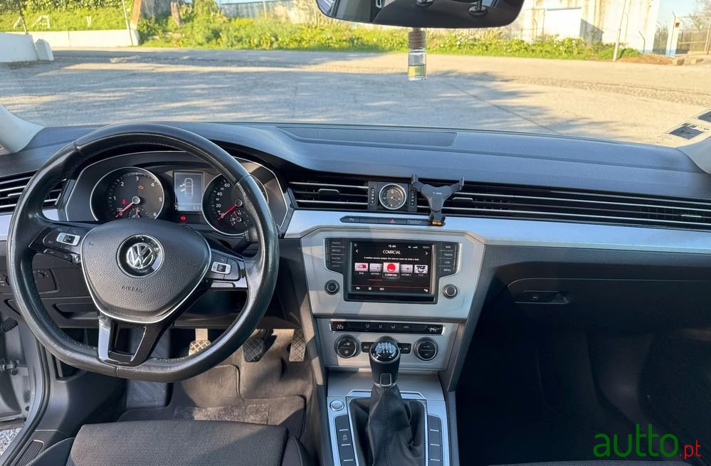 2016' Volkswagen Passat photo #5