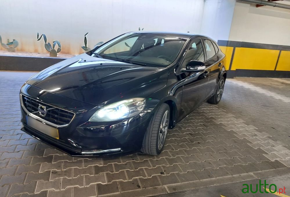 2016' Volvo V40 2.0 D2 Kinetic photo #1