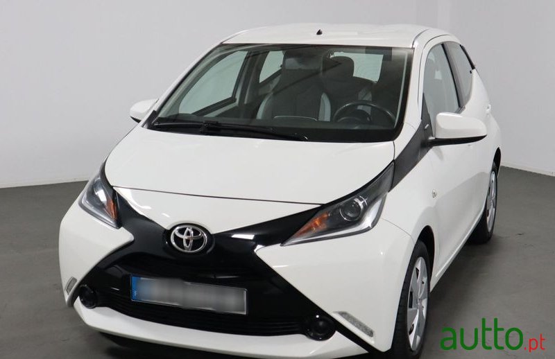 2015' Toyota Aygo 1.0 Plus photo #1