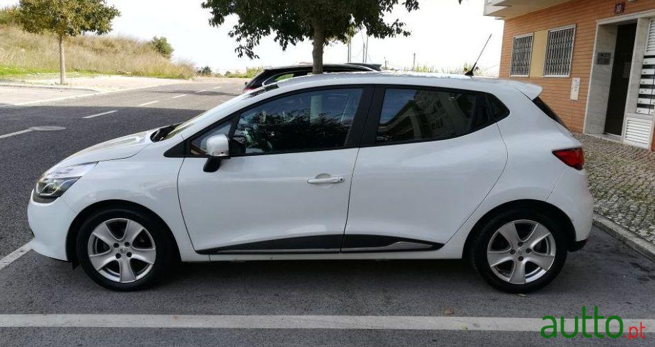 2015' Renault Clio photo #1