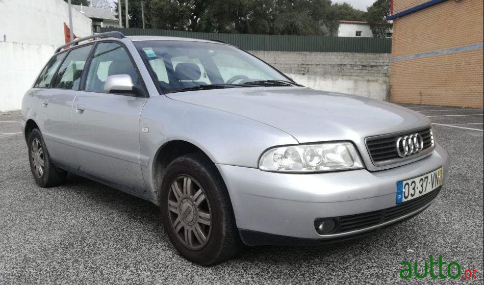 2001' Audi A4 Avant photo #2
