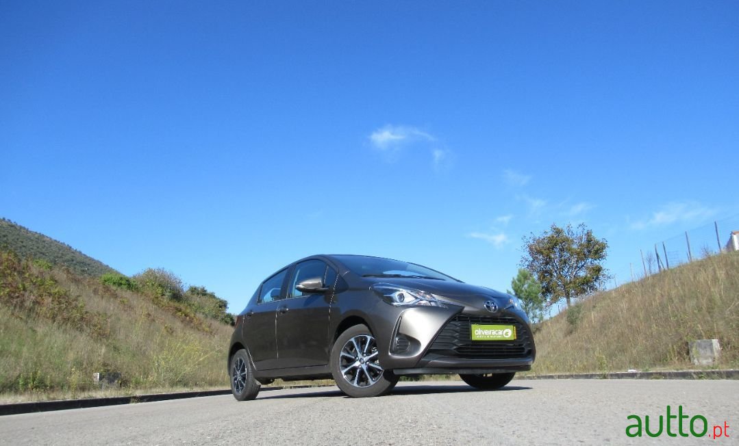 2020' Toyota Yaris photo #4
