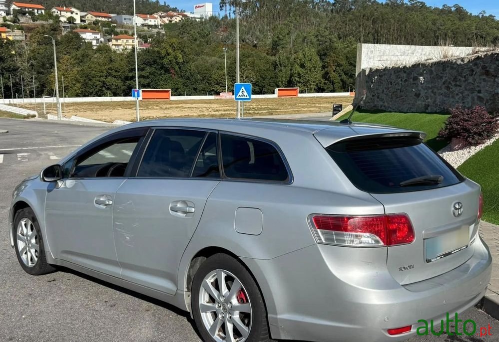 2010' Toyota Avensis Sd 2.0 D-4D photo #3
