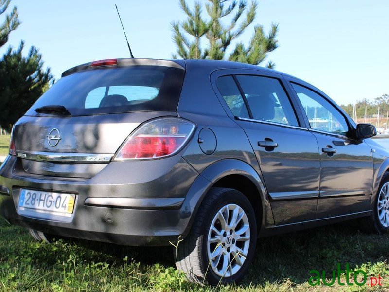 2009' Opel Astra photo #5