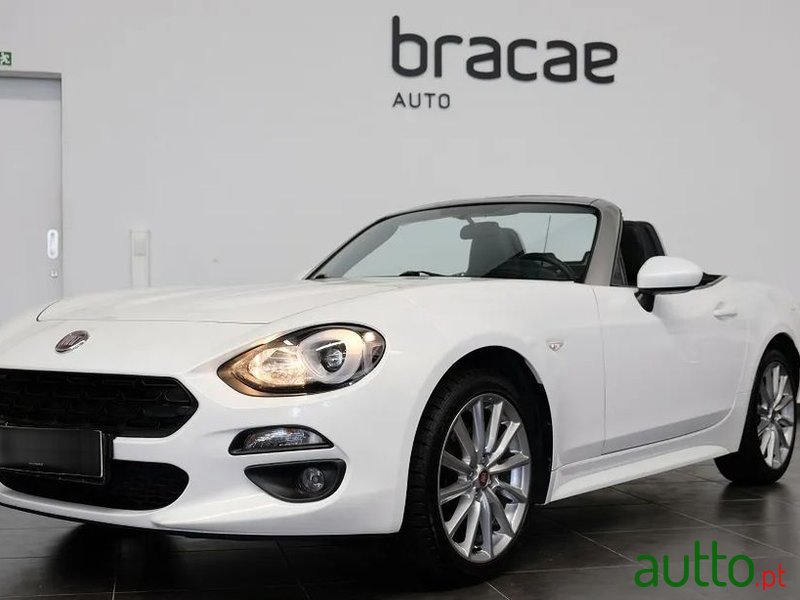 2017' Fiat 124 Spider photo #2