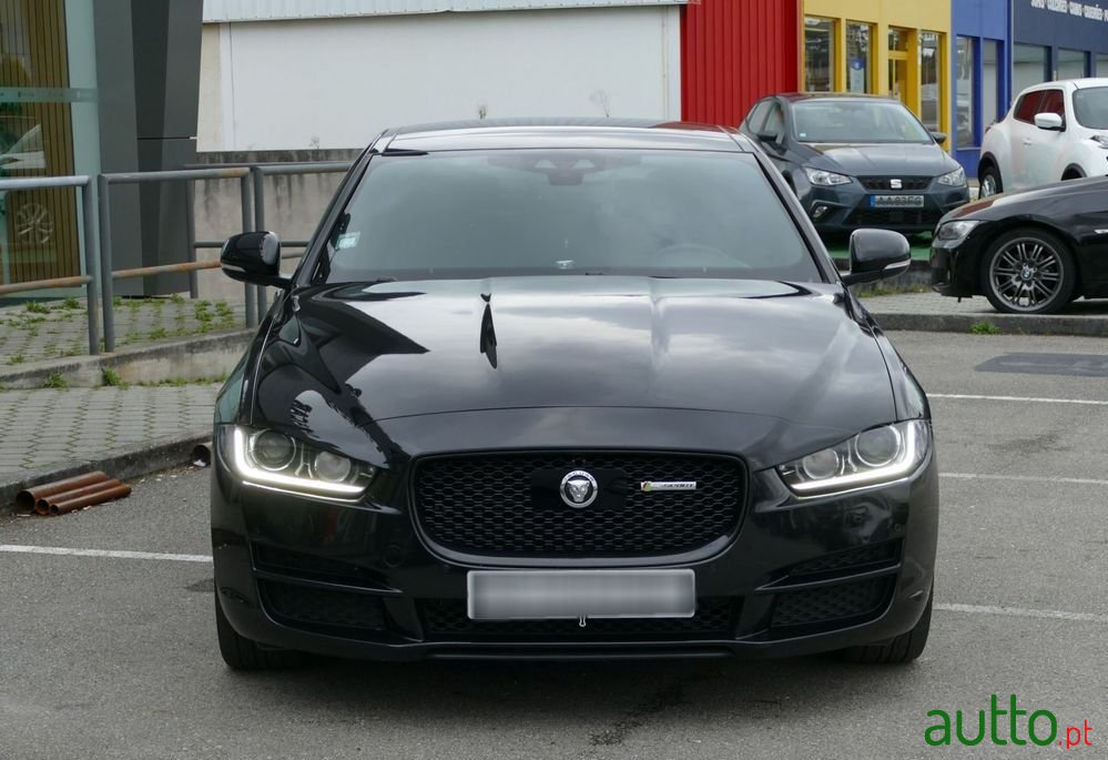 2017' Jaguar XE photo #2