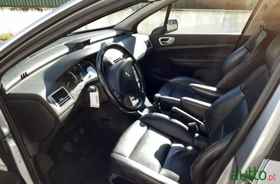 2005' Peugeot 307 Sw photo #2