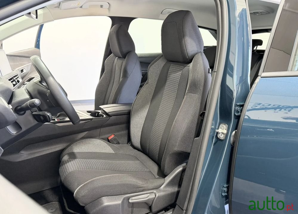 2021' Peugeot 3008 1.5 Bluehdi Active photo #6