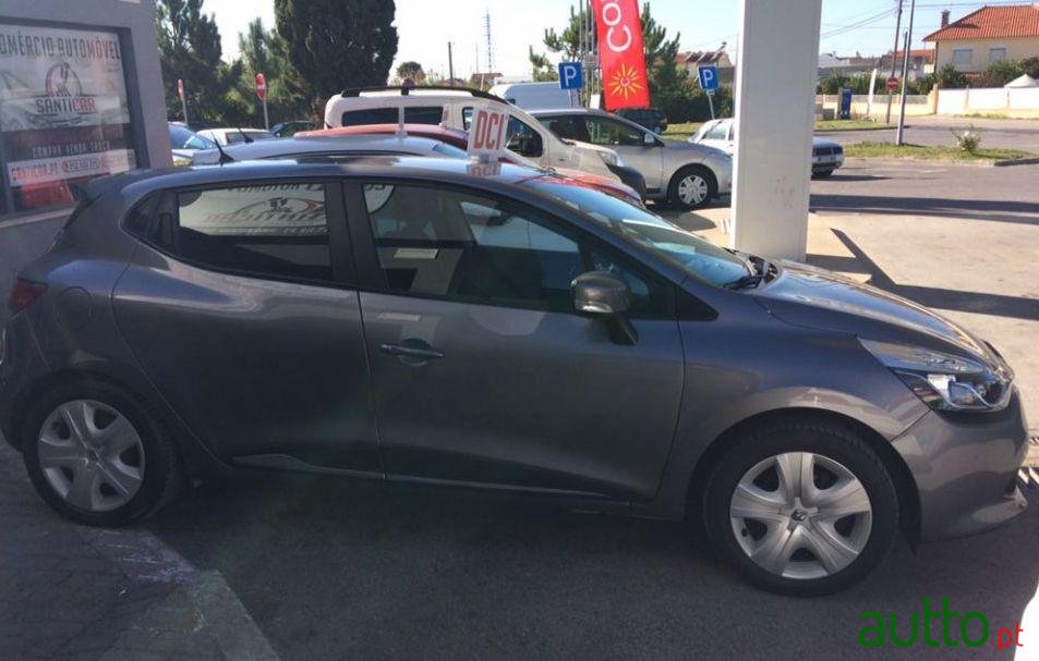 2014' Renault Clio photo #2